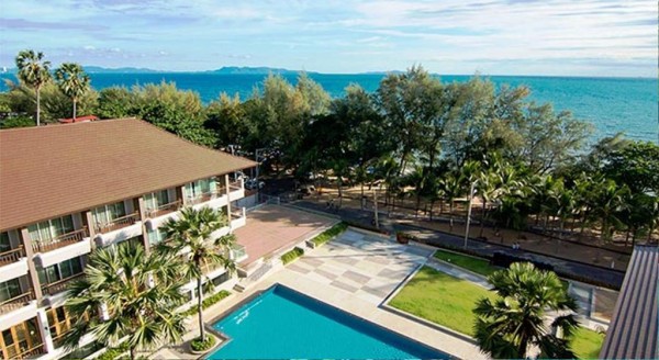 Welcome World Beachfront Resort Pattaya